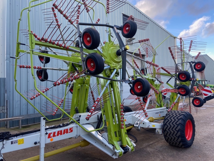Claas Liner 3600 4 rotor rake
