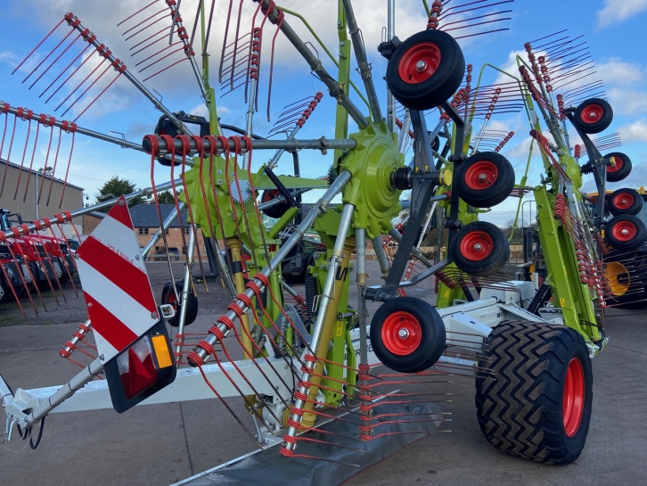 Claas Liner 3600 4 rotor rake