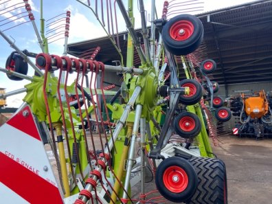 Claas Liner 3600 4 rotor rake
