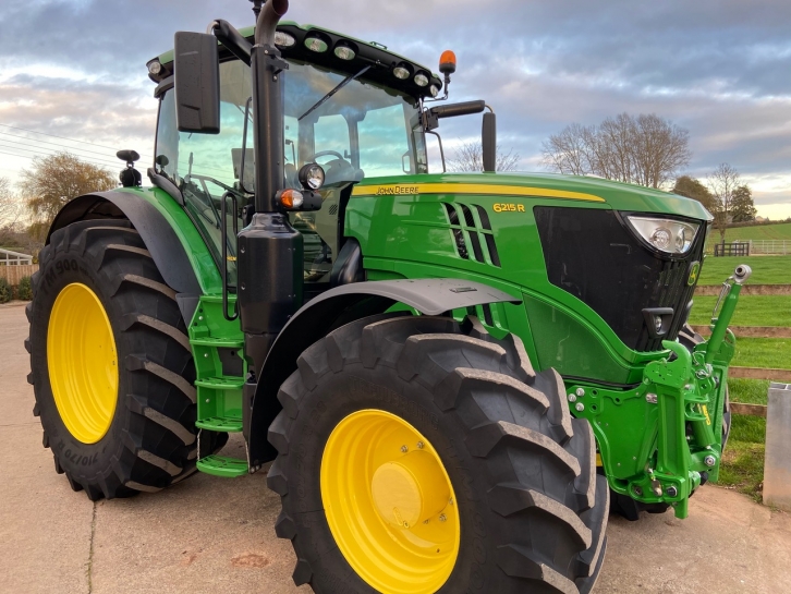 John Deere 6215R