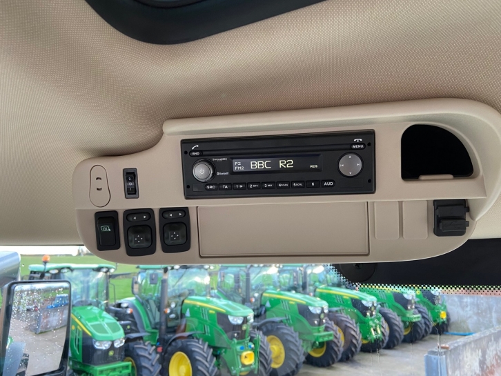 John Deere 6215R