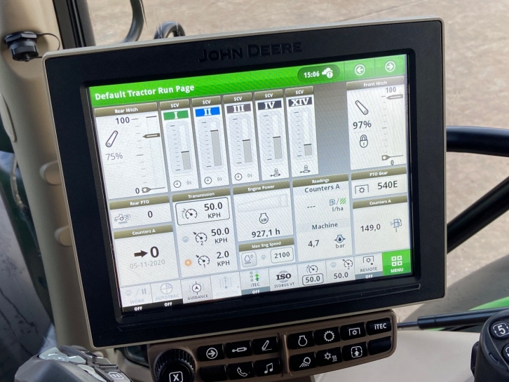 John Deere 6215R
