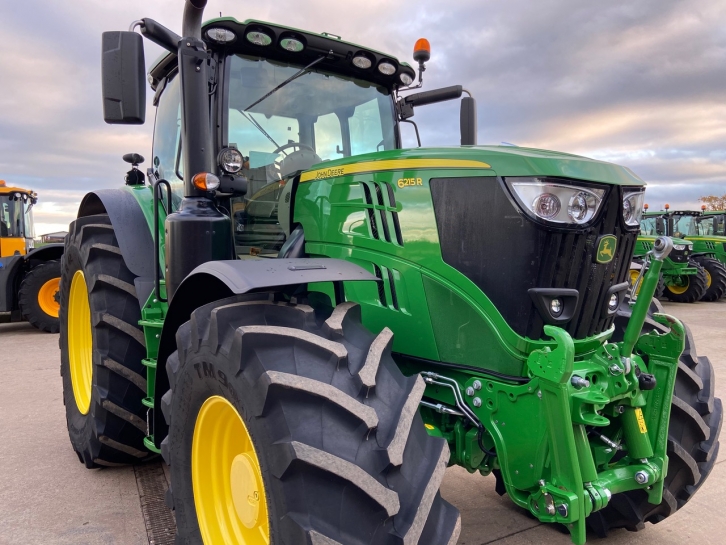 John Deere 6215R