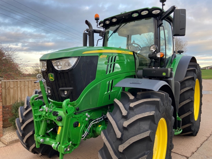 John Deere 6215R