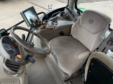 John Deere 6215R