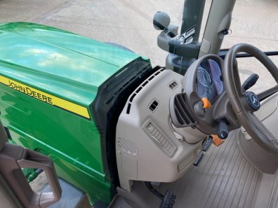 John Deere 6215R