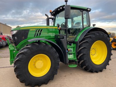 John Deere 6215R