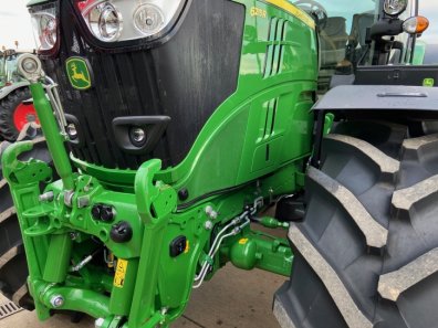 John Deere 6215R