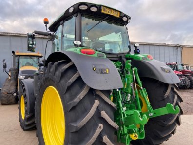 John Deere 6215R