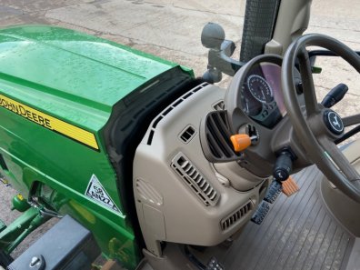 John Deere 6130R