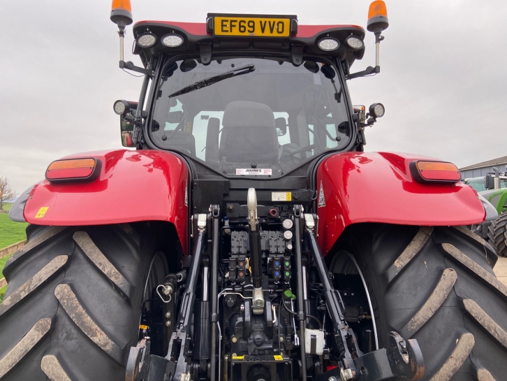 Case CVX 200