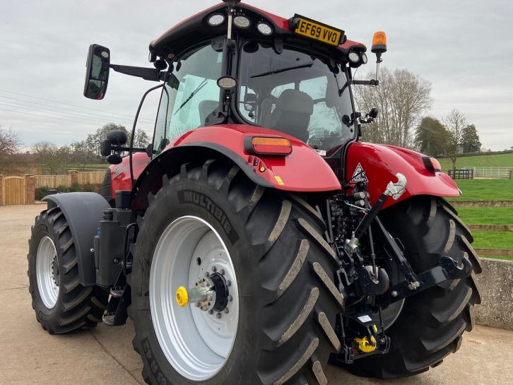 Case CVX 200