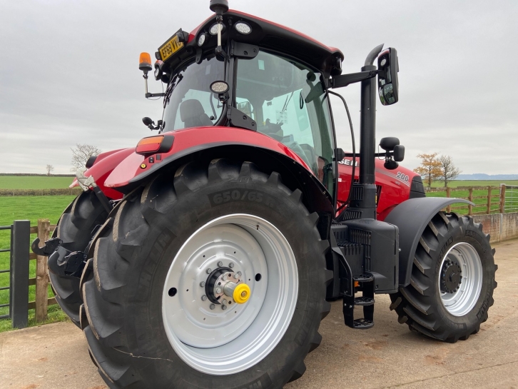 Case CVX 200