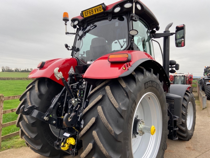 Case CVX 200