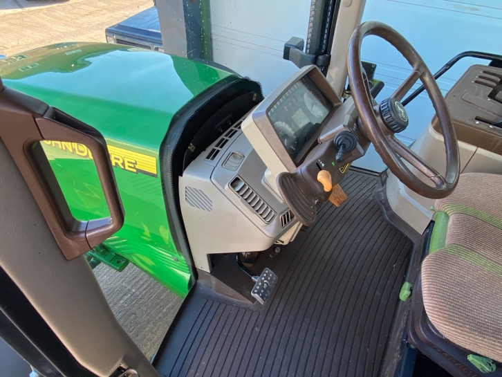 John Deere 6420