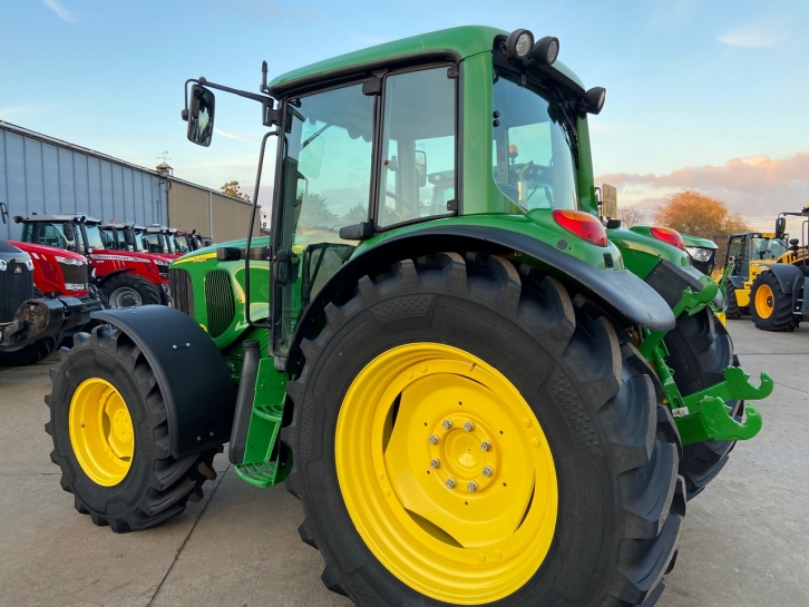 John Deere 6420