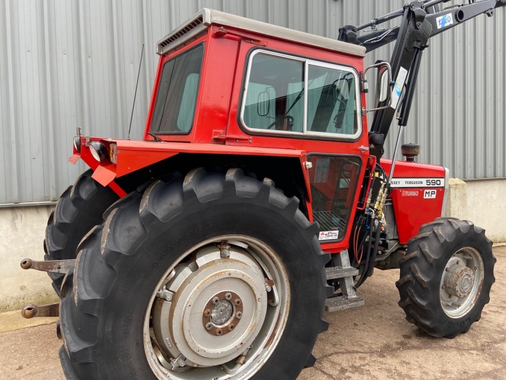 Massey Ferguson 590