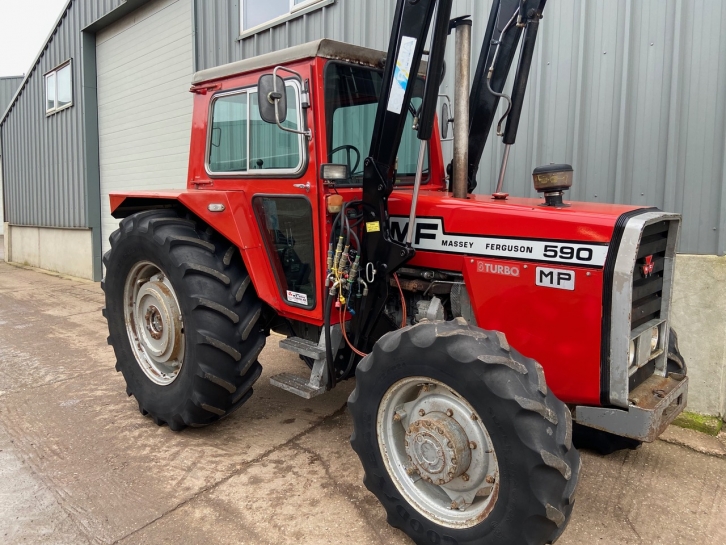 Massey Ferguson 590