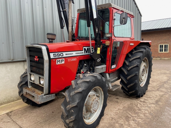 Massey Ferguson 590
