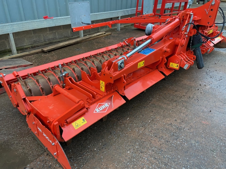 Kuhn HR 5004 power harrow