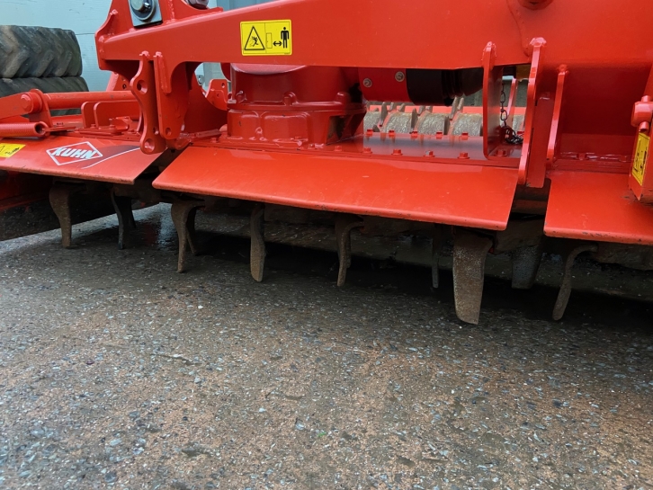Kuhn HR 5004 power harrow