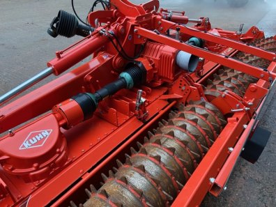 Kuhn HR 5004 power harrow