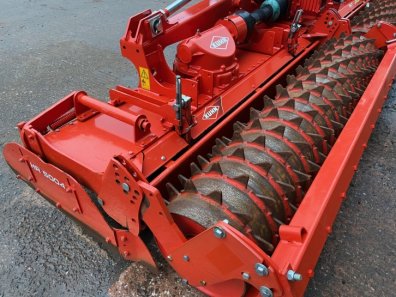 Kuhn HR 5004 power harrow