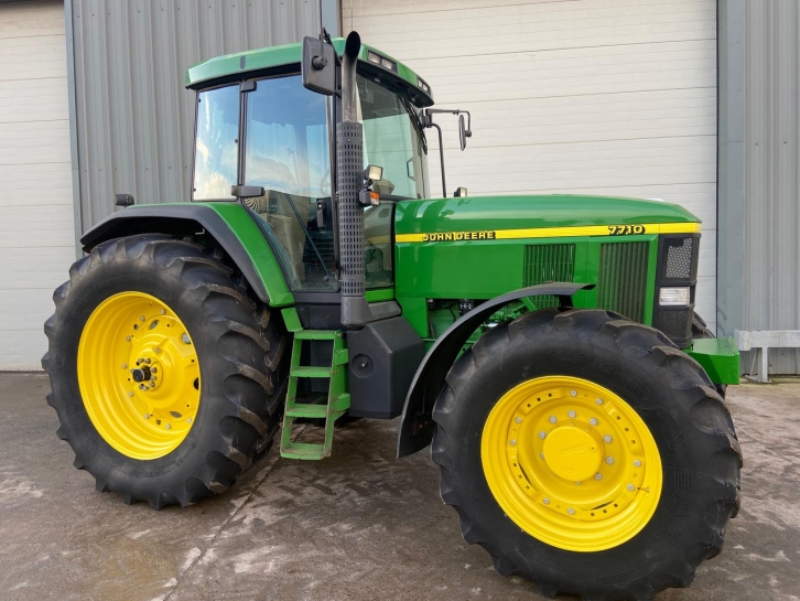 John Deere 7710