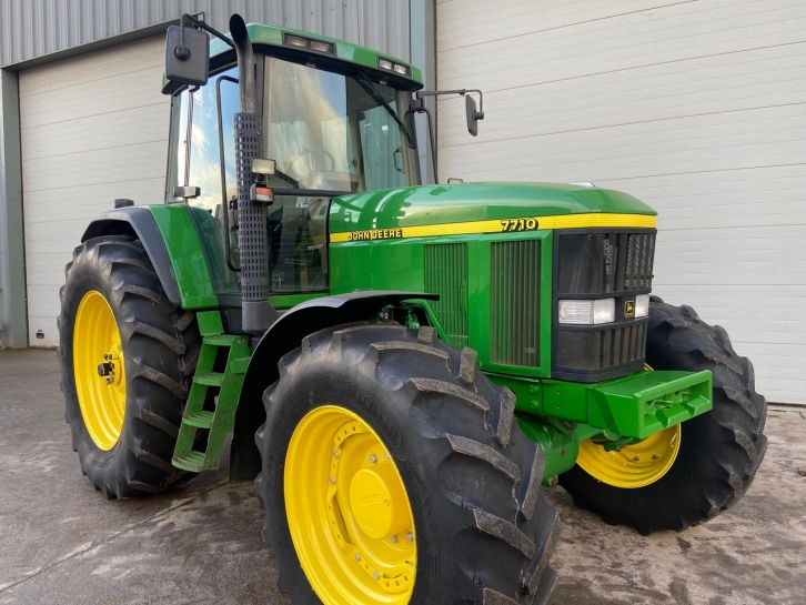 John Deere 7710
