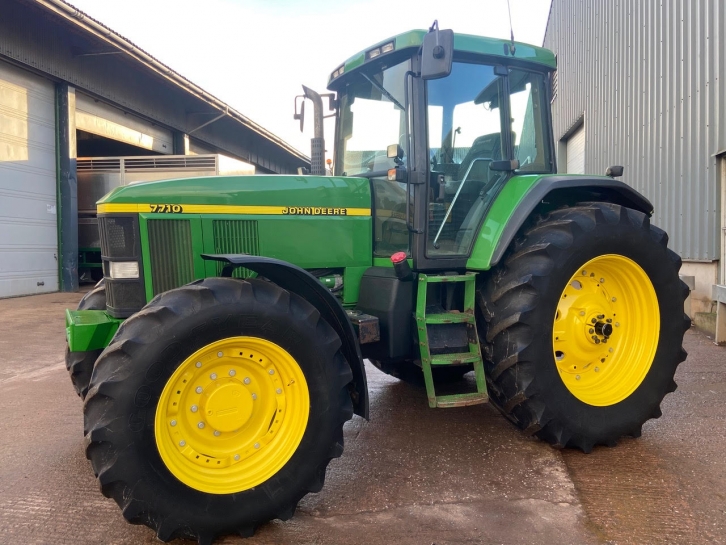 John Deere 7710