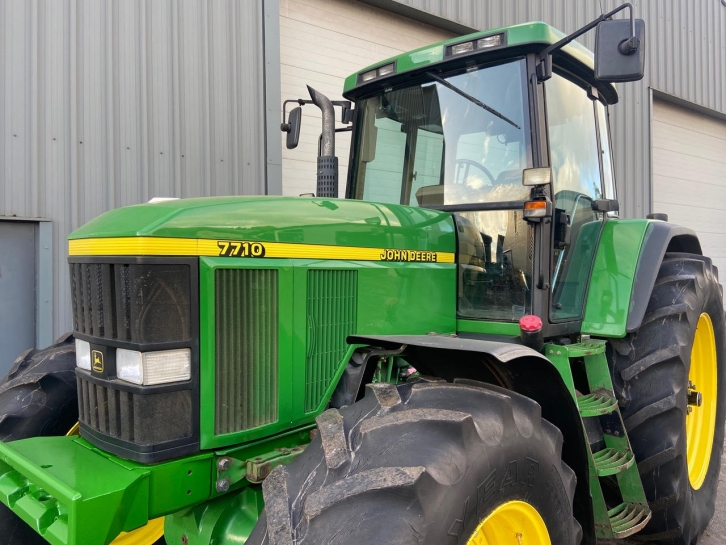 John Deere 7710