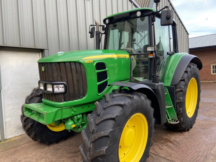 John Deere 6830