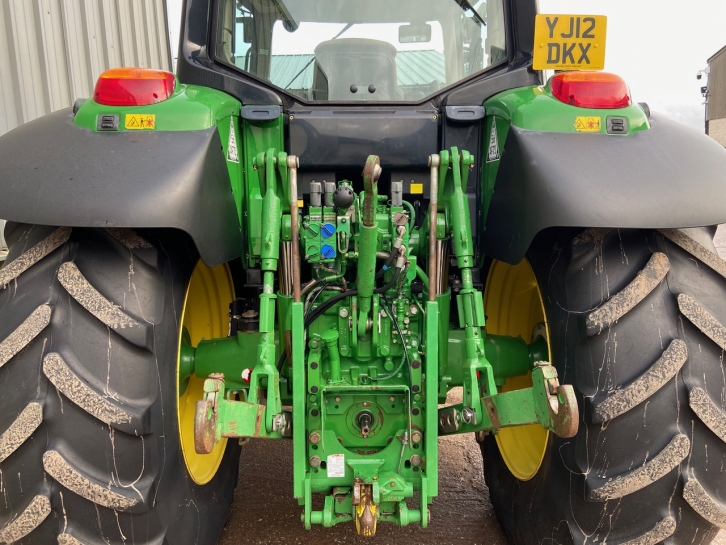 John Deere 6830