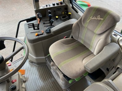 John Deere 6830