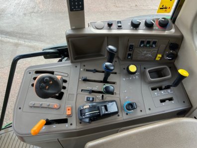 John Deere 6830