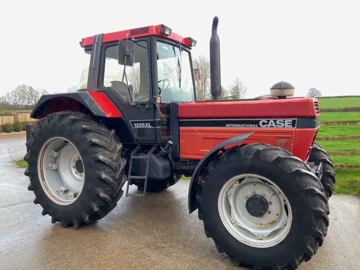 International 1255XL