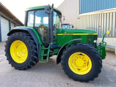 John Deere 6910
