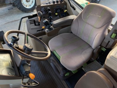 John Deere 6910