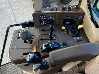John Deere 6910