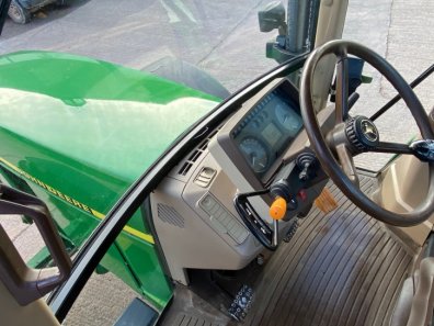 John Deere 6910