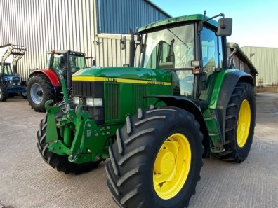 John Deere 6910