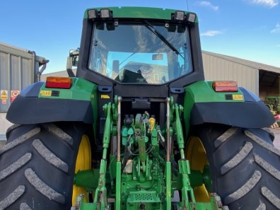 John Deere 6910