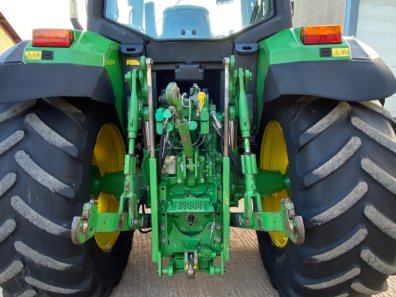 John Deere 6910