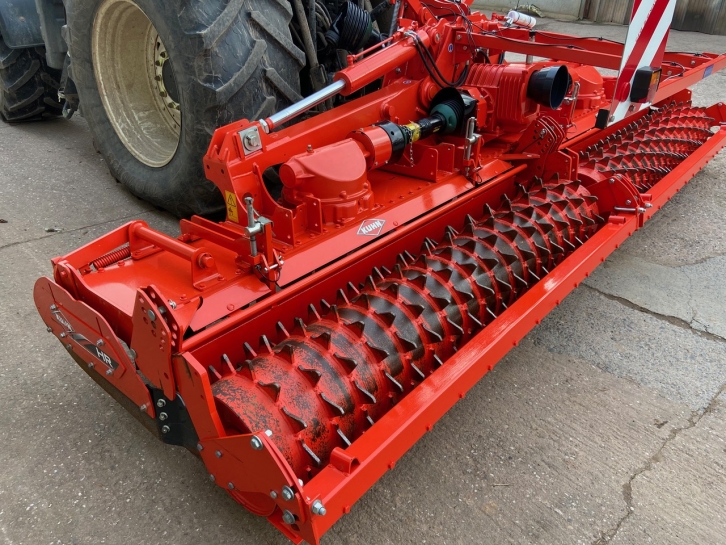 Kuhn HR 5004 power harrow