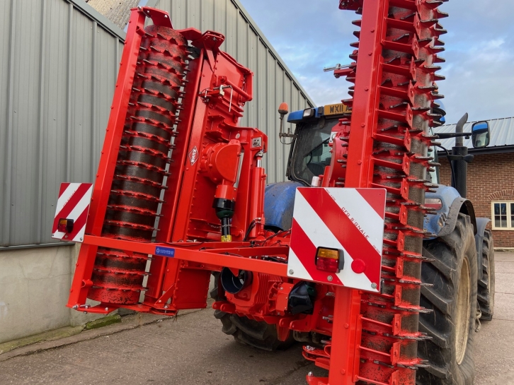 Kuhn HR 5004 power harrow