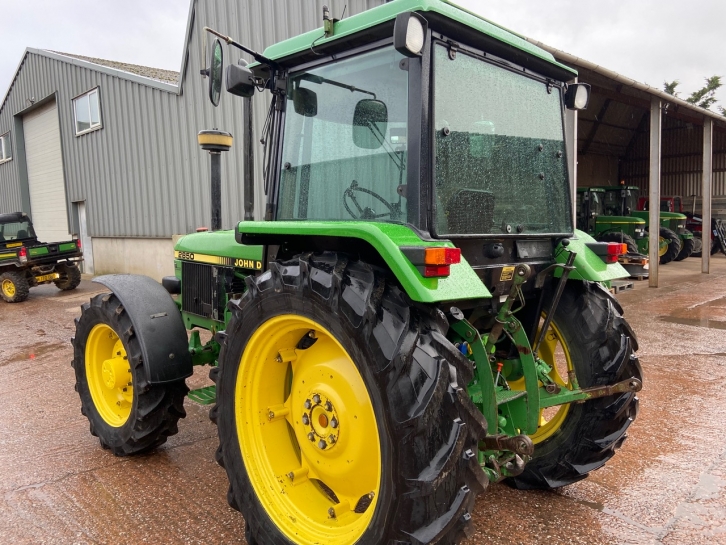 John Deere 2850