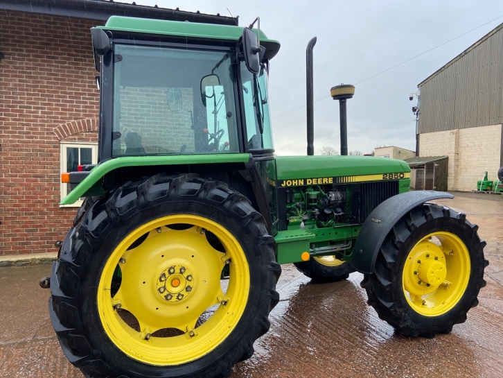 John Deere 2850