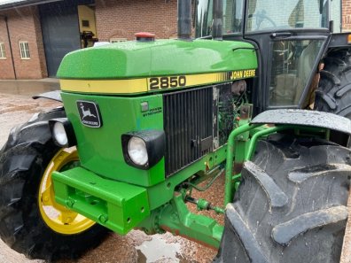 John Deere 2850