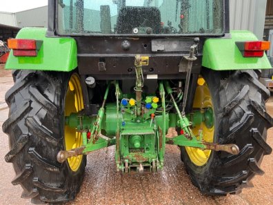 John Deere 2850