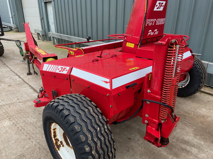 JF FCT 1050 Pro Tec trailed forager